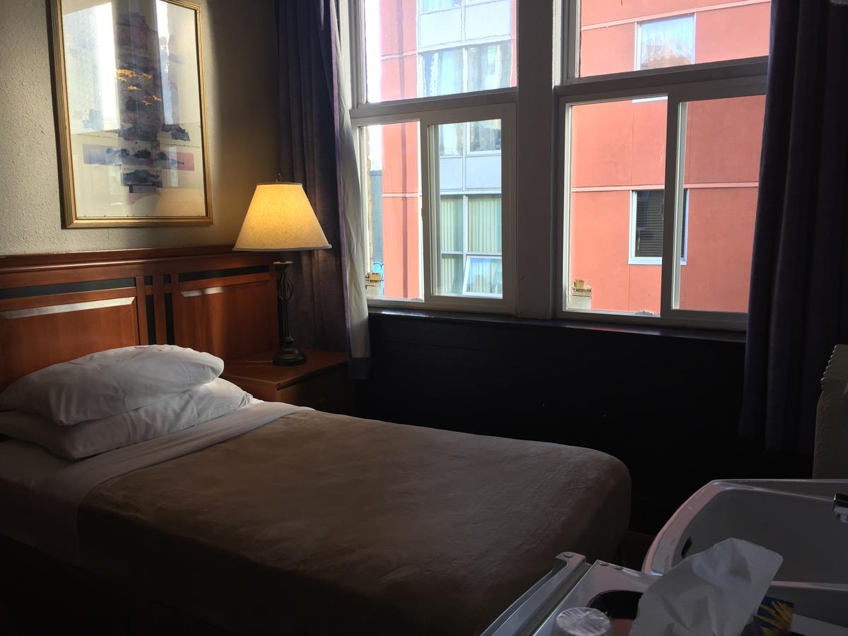 Hotel Ambassador Vancouver Esterno foto