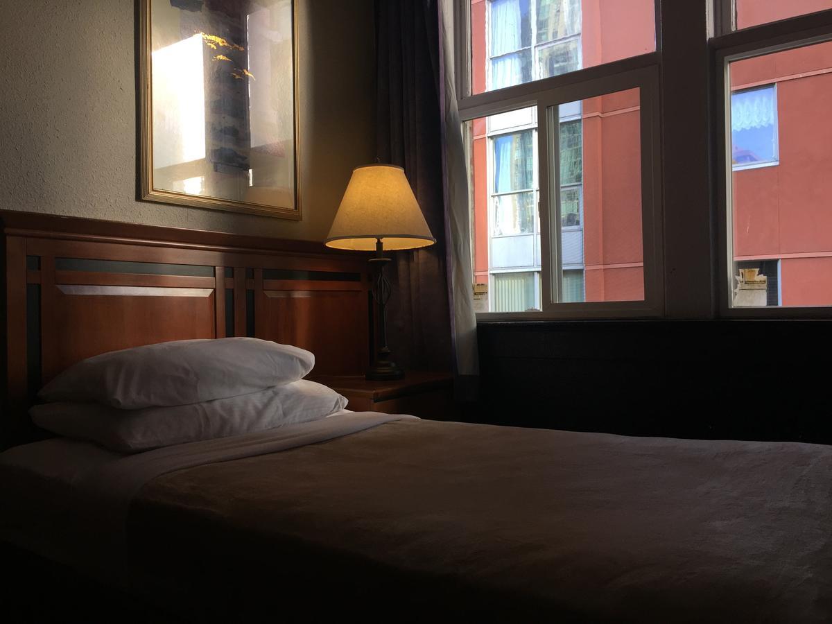 Hotel Ambassador Vancouver Esterno foto