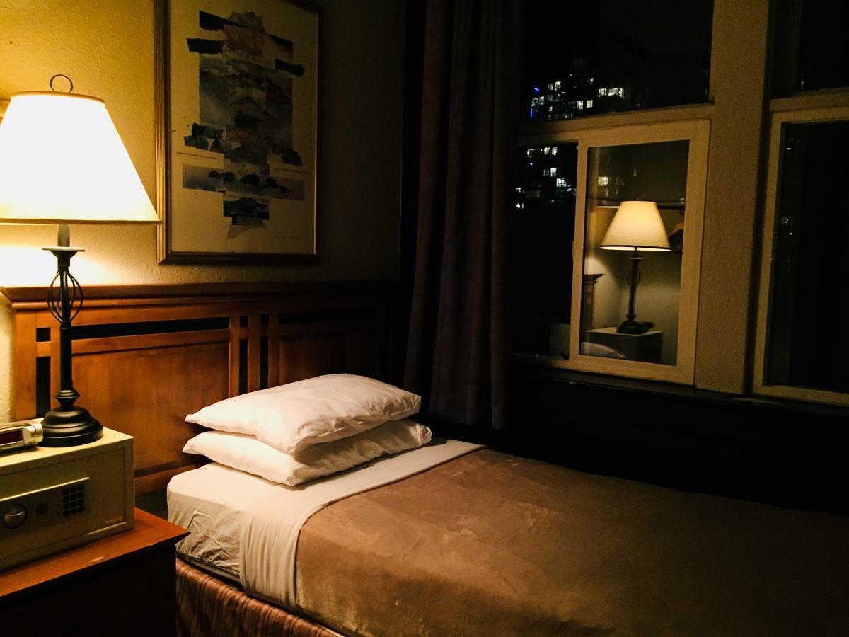 Hotel Ambassador Vancouver Esterno foto