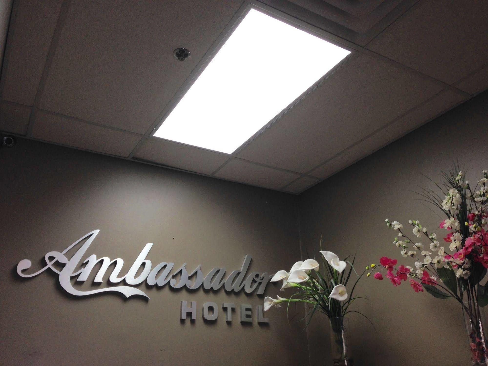 Hotel Ambassador Vancouver Esterno foto